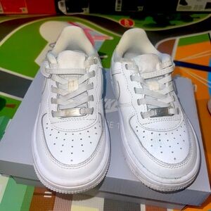 Air Force 1 white lows easy on